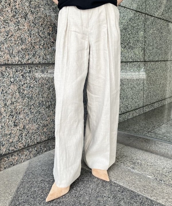 多田 日奈子さんの「BEAMS WOMEN｜リネン タブ付き ワイドパンツ」を使ったコーディネート