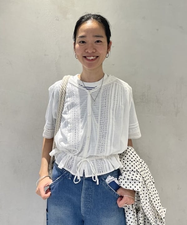 津藤 理佐子さんの「BEAMS WOMEN｜2WAY レース バンダナ」を使ったコーディネート