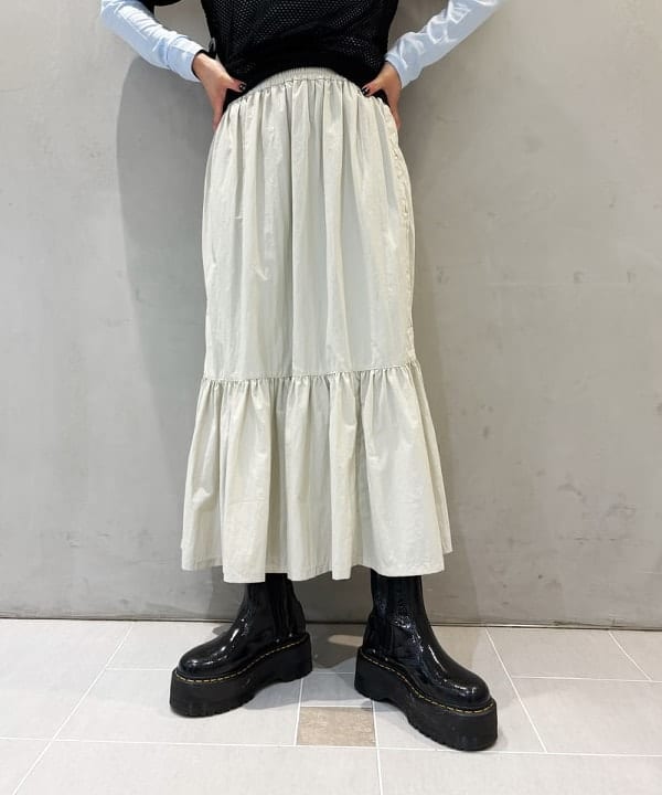 りかちょび/岸本梨佳さんの「BEAMS WOMEN｜サイド ボタン スポーツ スカート」を使ったコーディネート