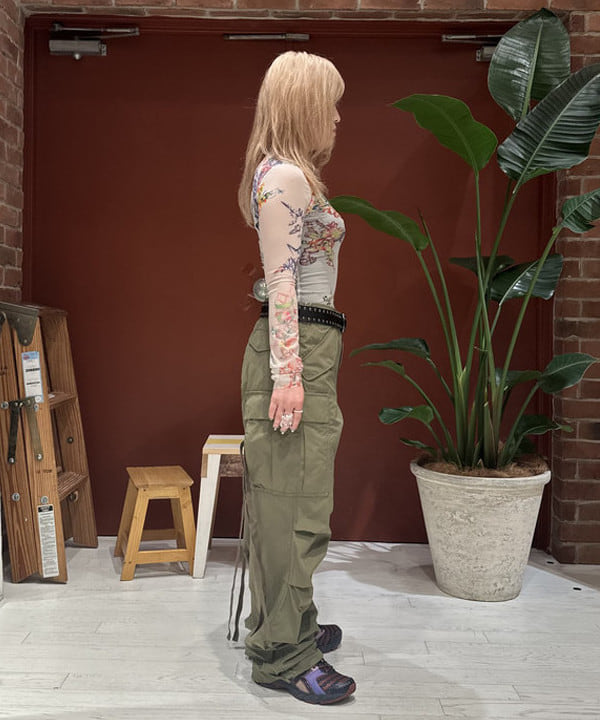 竹村 澄玲さんの「BEAMS WOMEN｜ナイロン ポプリン M-65 パンツ」を使ったコーディネート