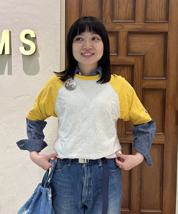 クロサワさんの「BEAMS WOMEN｜【別注】Champion / プリント ラグラン Tシャツ」を使ったコーディネート