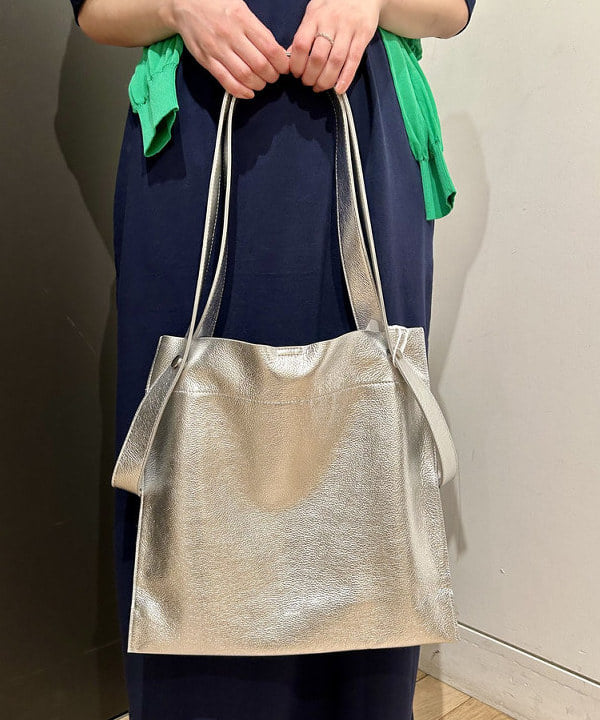 早川 萌子さんの「BEAMS WOMEN｜PLAKTON / ダブル バックル サンダル」を使ったコーディネート