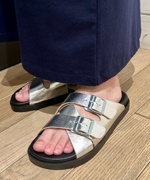 早川 萌子さんの「BEAMS WOMEN｜PLAKTON / ダブル バックル サンダル」を使ったコーディネート