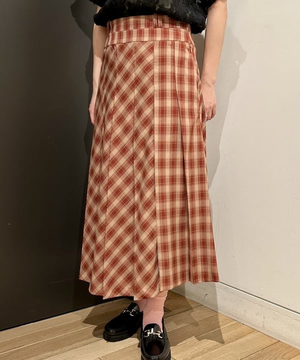 早川 萌子さんの「BEAMS WOMEN｜フリンジ ジャカード ワイド Tシャツ」を使ったコーディネート