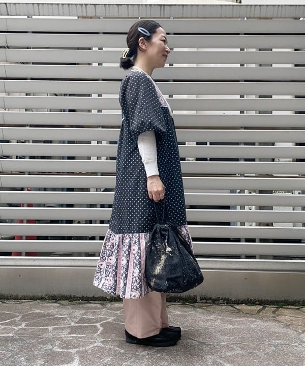 コウリキ　マミさんの「BEAMS WOMEN｜【別注】NAPRON / ダメージ デニム ペイシェント バッグ」を使ったコーディネート