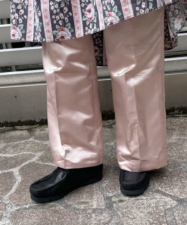 コウリキ　マミさんの「BEAMS WOMEN｜【別注】NAPRON / ダメージ デニム ペイシェント バッグ」を使ったコーディネート