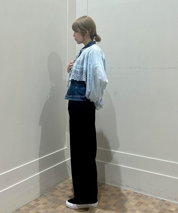 小原 もこさんの「BEAMS WOMEN｜ヴィンテージ レース ブラウス」を使ったコーディネート