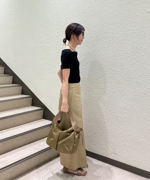 内山 瑛美さんの「グロス パンツ .M」を使ったコーディネート