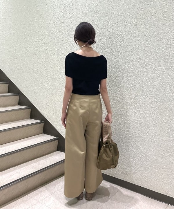 内山 瑛美さんの「グロス パンツ .M」を使ったコーディネート