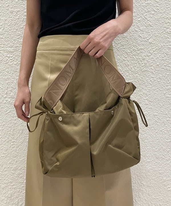 内山 瑛美さんの「グロス パンツ .M」を使ったコーディネート