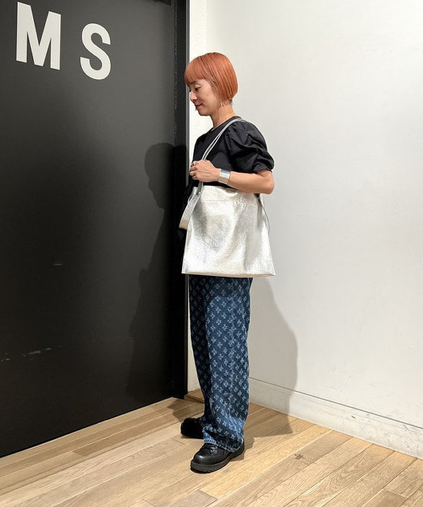 吉田 奈央さんの「BEAMS WOMEN｜ギャザースリーブ バルーン ブラウス」を使ったコーディネート