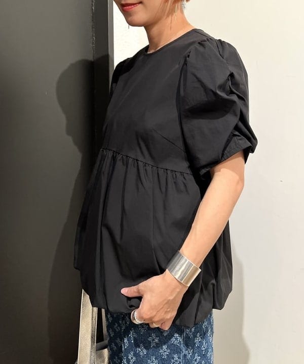 吉田 奈央さんの「BEAMS WOMEN｜ギャザースリーブ バルーン ブラウス」を使ったコーディネート