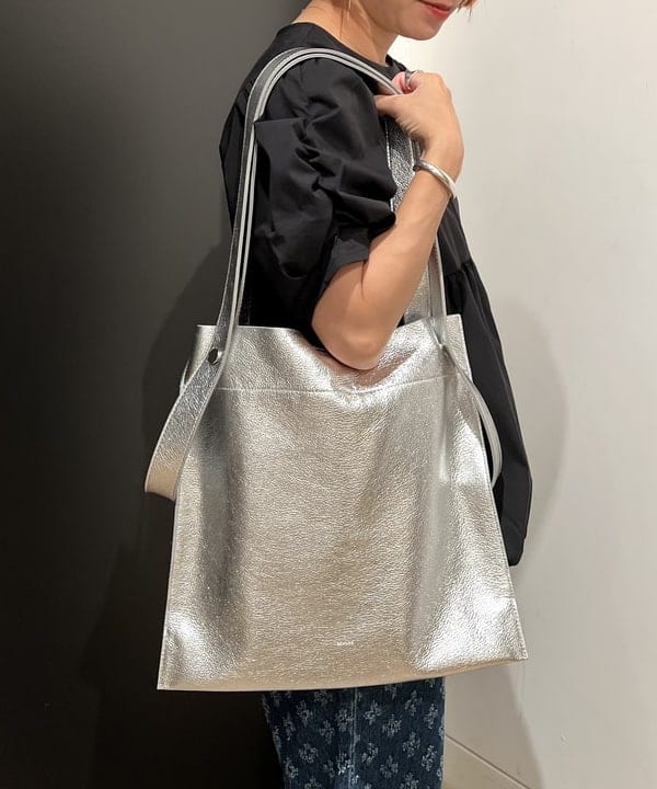 吉田 奈央さんの「BEAMS WOMEN｜ギャザースリーブ バルーン ブラウス」を使ったコーディネート