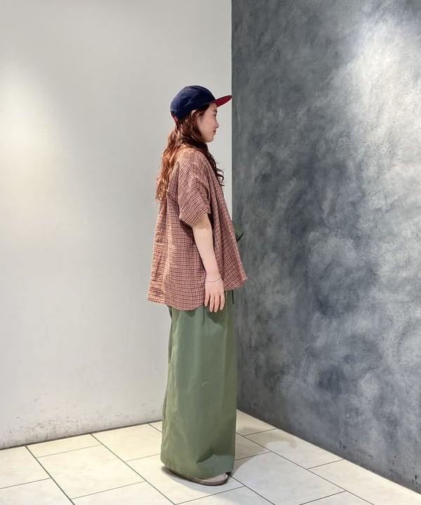 モモさんの「BEAMS WOMEN｜【別注】NEW ERA / 950 スナップ バック 2トーン キャップ」を使ったコーディネート