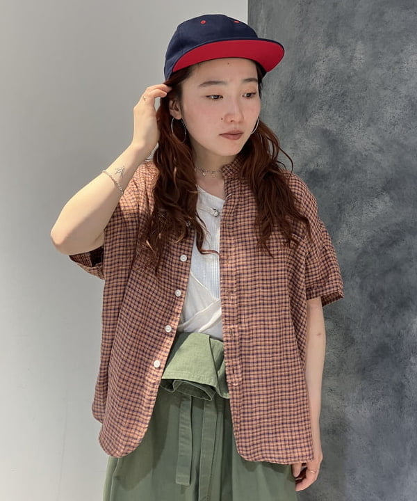 モモさんの「BEAMS WOMEN｜【別注】NEW ERA / 950 スナップ バック 2トーン キャップ」を使ったコーディネート