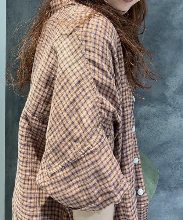 モモさんの「BEAMS WOMEN｜【別注】NEW ERA / 950 スナップ バック 2トーン キャップ」を使ったコーディネート