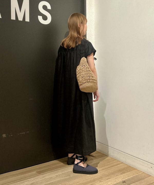 早川 萌子さんの「BEAMS WOMEN｜リネン タック キーネック ワンピース」を使ったコーディネート