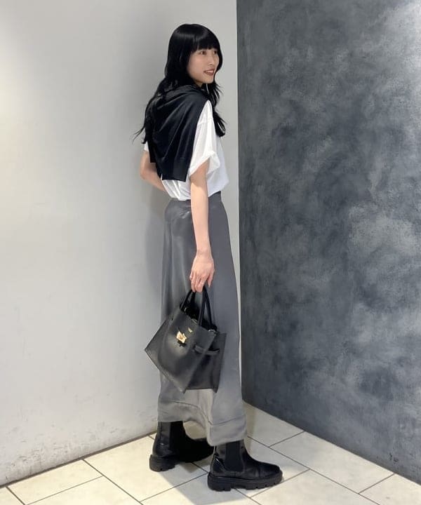 nodokaさんの「BEAMS WOMEN｜AK+1 / ビンテージ サテンスカート」を使ったコーディネート