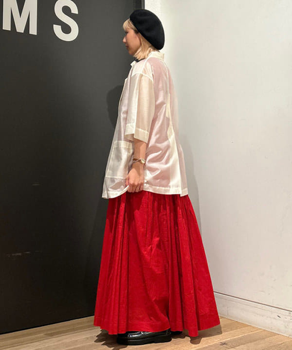 佐藤 亜美さんの「BEAMS WOMEN｜ne Quittez pas / ボイル シャーリング ワンピース」を使ったコーディネート