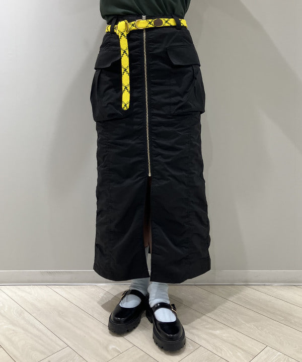 シマダリツコさんの「BEAMS WOMEN｜フロント ジップ カーゴ タイトスカート」を使ったコーディネート