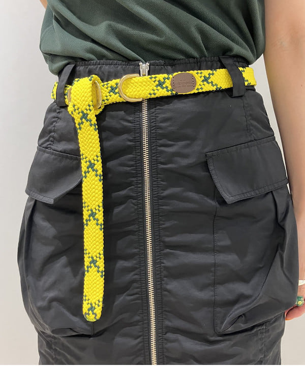 シマダリツコさんの「BEAMS WOMEN｜フロント ジップ カーゴ タイトスカート」を使ったコーディネート