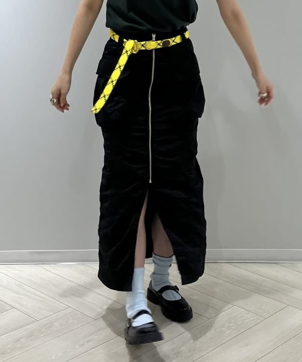 シマダリツコさんの「BEAMS WOMEN｜フロント ジップ カーゴ タイトスカート」を使ったコーディネート