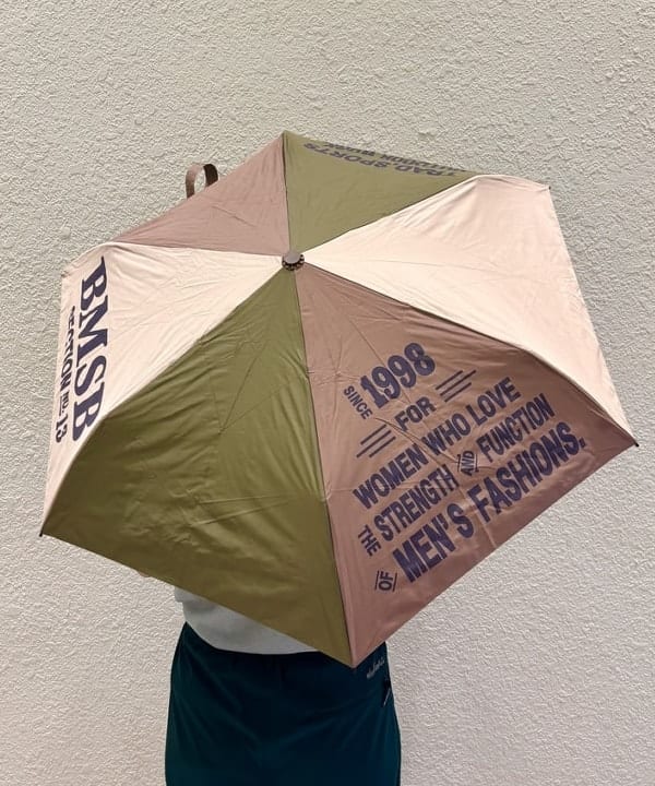 かわい みづきさんの「晴雨兼用 プリント 折り畳み傘」を使ったコーディネート