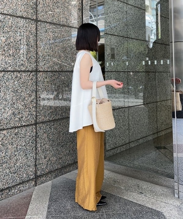 大槻 まひろさんの「BEAMS WOMEN｜ラッセルメッシュ ノースリーブ プルオーバー」を使ったコーディネート