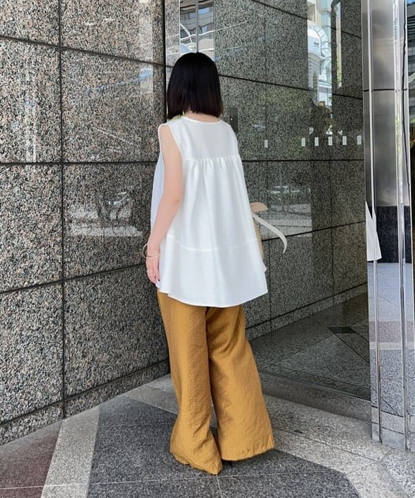 大槻 まひろさんの「BEAMS WOMEN｜ラッセルメッシュ ノースリーブ プルオーバー」を使ったコーディネート