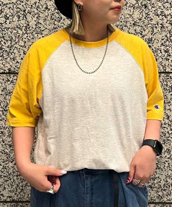 あゆさんの「BEAMS WOMEN｜【別注】Champion / プリント ラグラン Tシャツ」を使ったコーディネート