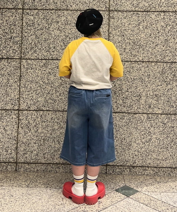 あゆさんの「BEAMS WOMEN｜【別注】Champion / プリント ラグラン Tシャツ」を使ったコーディネート