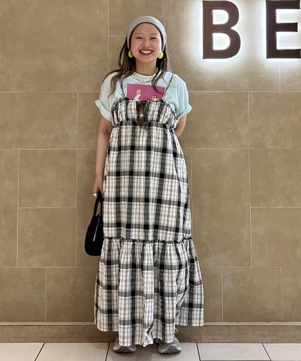 吉田　真実さんの「チェック ティアード キャミ ワンピース」を使ったコーディネート