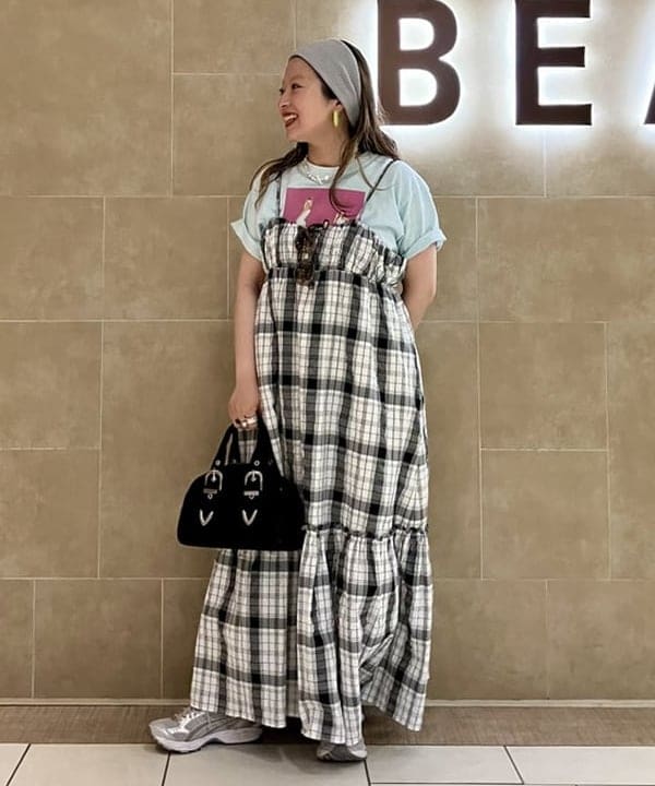 吉田　真実さんの「チェック ティアード キャミ ワンピース」を使ったコーディネート