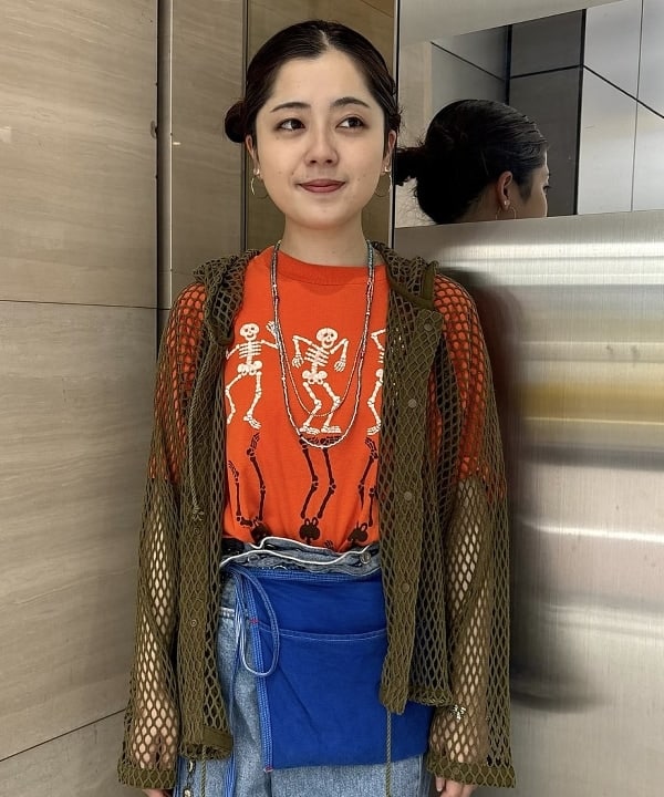 吉野 多恵さんの「BEAMS WOMEN｜BEAMS BOY / ラメ リブ クルー ソックス NEW」を使ったコーディネート