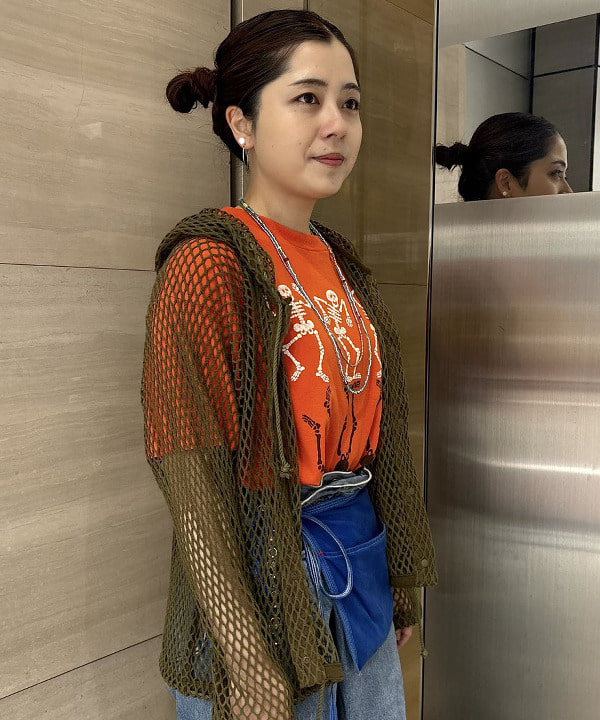 吉野 多恵さんの「BEAMS WOMEN｜BEAMS BOY / ラメ リブ クルー ソックス NEW」を使ったコーディネート