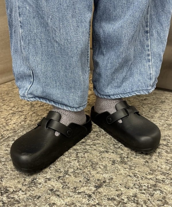 吉野 多恵さんの「BEAMS WOMEN｜BEAMS BOY / ラメ リブ クルー ソックス NEW」を使ったコーディネート