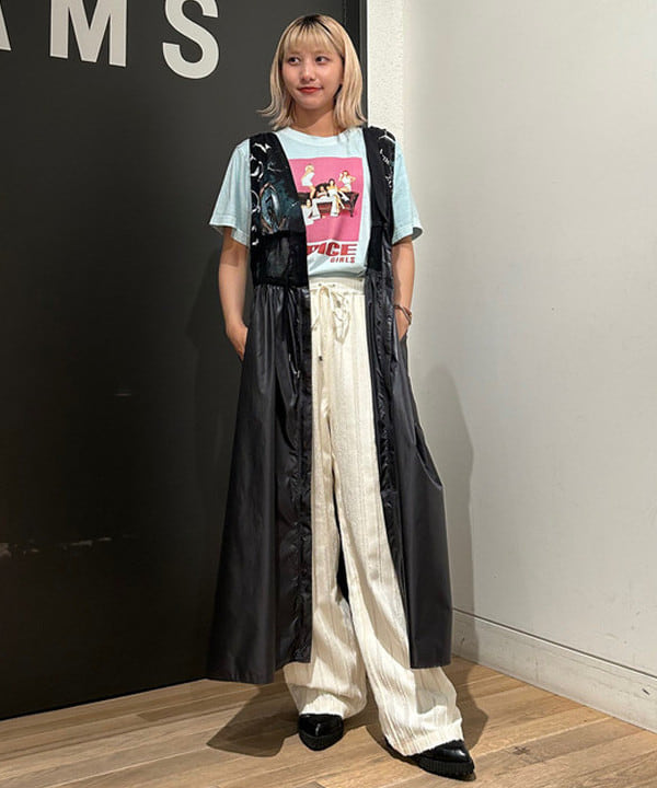 佐藤 亜美さんの「BEAMS WOMEN｜ストライプ ジャカード ワイド パンツ」を使ったコーディネート