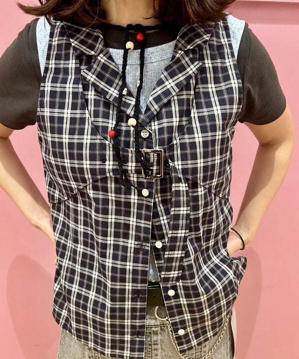リズさんの「BEAMS WOMEN｜デニム タック ミディアム スカート」を使ったコーディネート