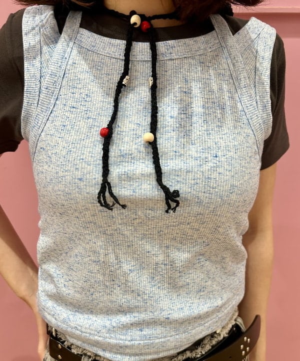 リズさんの「BEAMS WOMEN｜デニム タック ミディアム スカート」を使ったコーディネート