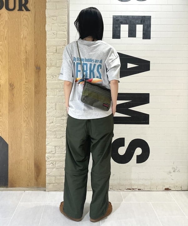 津藤 理佐子さんの「BEAMS WOMEN｜【別注】BRIEFING / SACOCHE」を使ったコーディネート