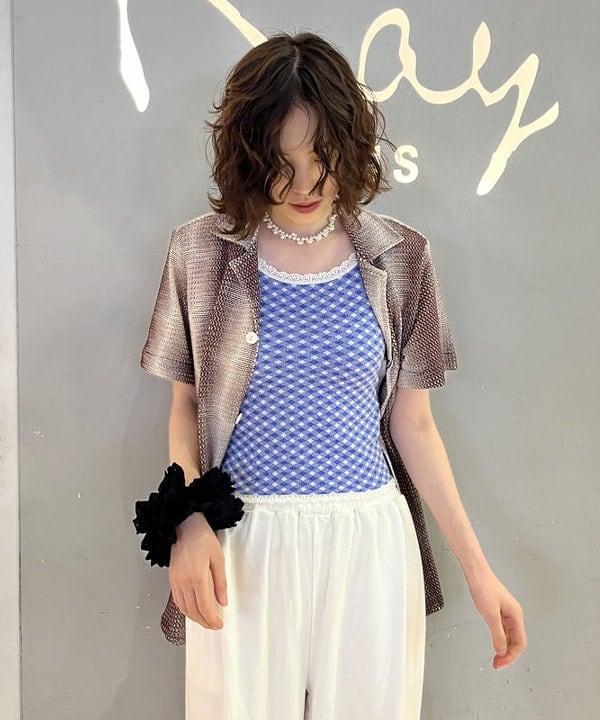 神坂 莉子さんの「BEAMS WOMEN｜フラワー パール ネックレス」を使ったコーディネート