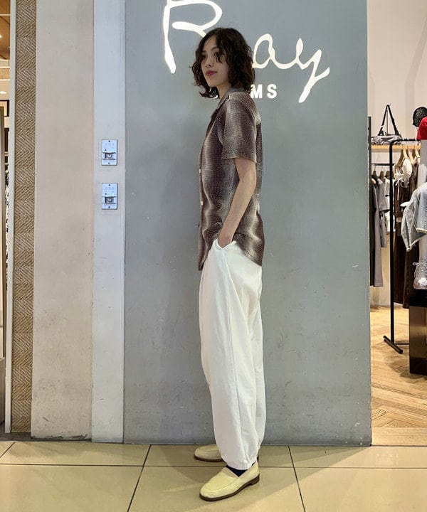 神坂 莉子さんの「BEAMS WOMEN｜フラワー パール ネックレス」を使ったコーディネート