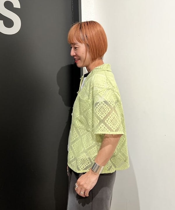 吉田 奈央さんの「BEAMS WOMEN｜レース クロップド シャツ」を使ったコーディネート