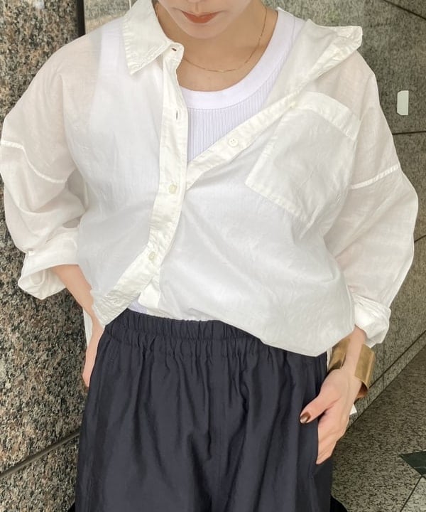 多田 日奈子さんの「BEAMS WOMEN｜KHADI オーバー ショート シャツ」を使ったコーディネート