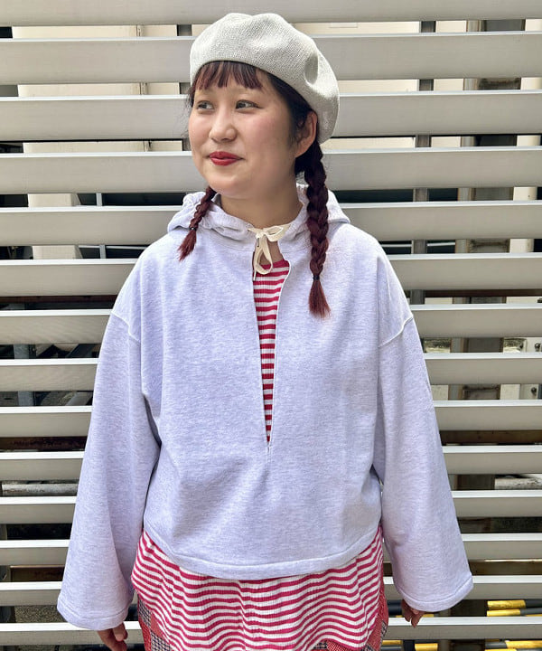 Kyooka Sayakaさんの「BEAMS WOMEN｜HAVERSACK / ハイゲージ 裏毛 フーデット パーカー」を使ったコーディネート