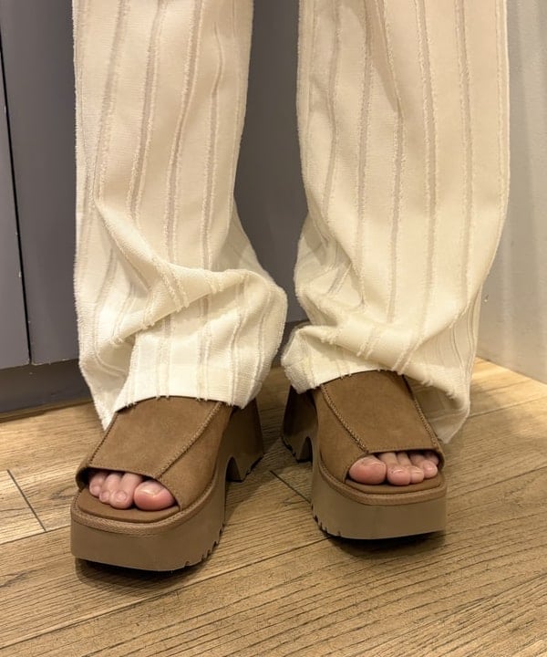 オカベ　アヤカさんの「BEAMS WOMEN｜ストライプ ジャカード ワイド パンツ」を使ったコーディネート