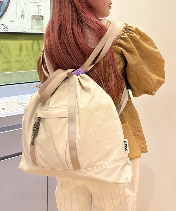 オカベ　アヤカさんの「BEAMS WOMEN｜ストライプ ジャカード ワイド パンツ」を使ったコーディネート