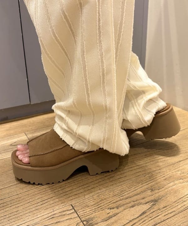 オカベ　アヤカさんの「BEAMS WOMEN｜ストライプ ジャカード ワイド パンツ」を使ったコーディネート