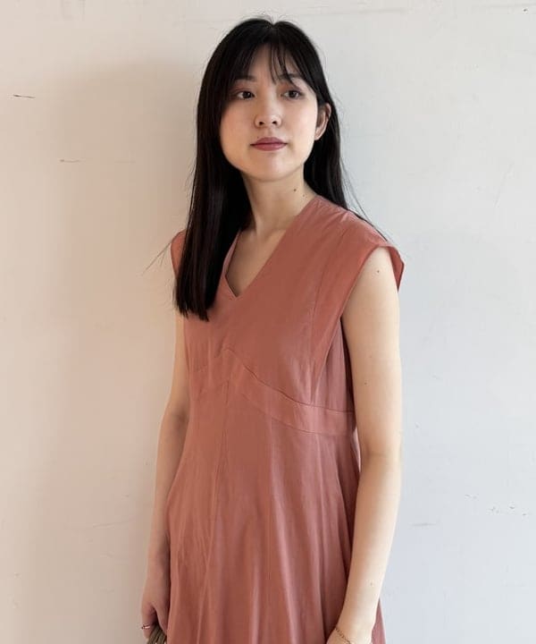 山田 千遥さんの「BEAMS WOMEN｜【別注】MARIHA / 夏の月 ソリッド ワンピース」を使ったコーディネート