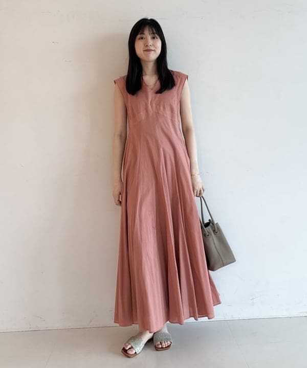 山田 千遥さんの「BEAMS WOMEN｜【別注】MARIHA / 夏の月 ソリッド ワンピース」を使ったコーディネート